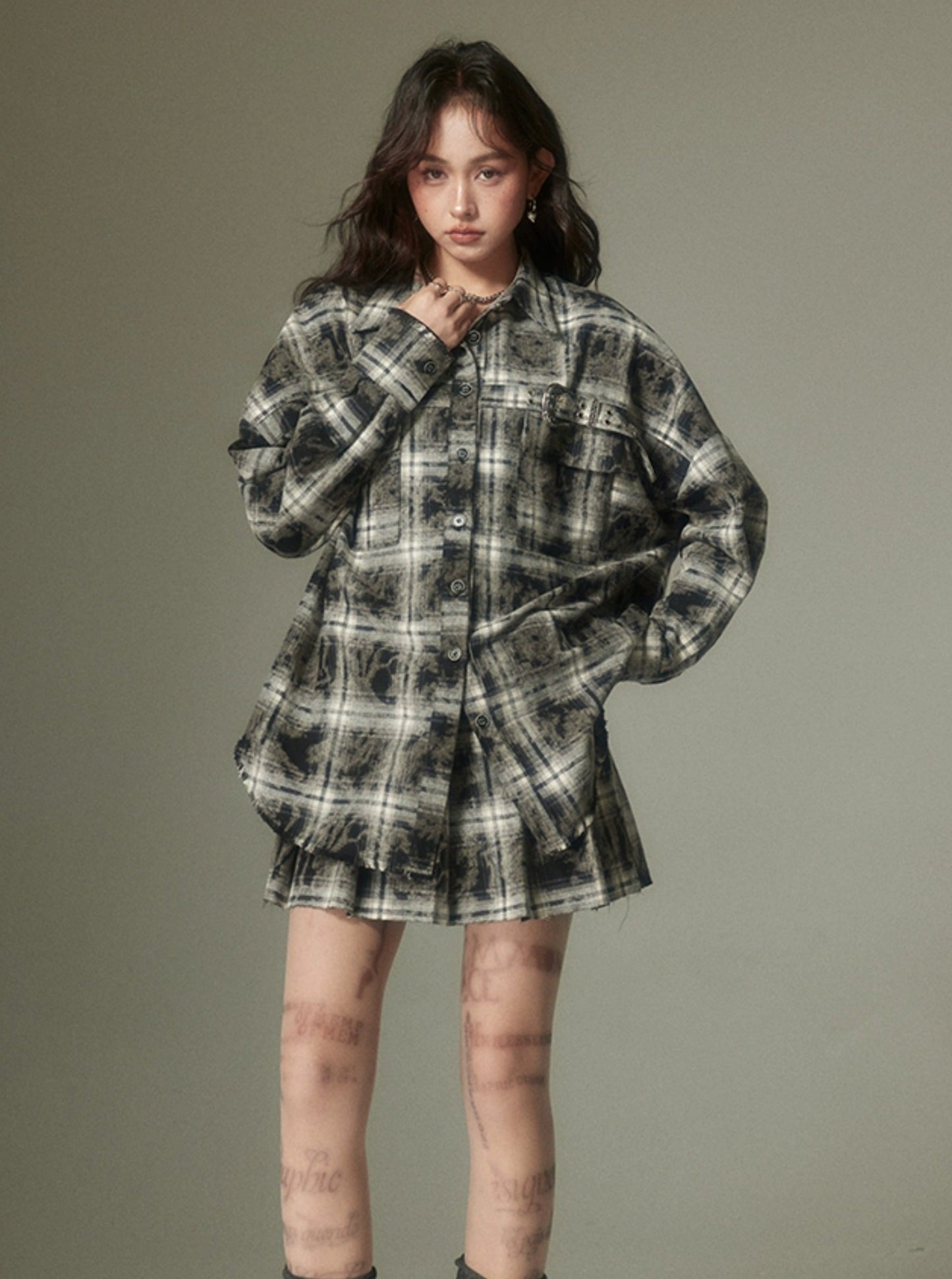 Contrast plaid shirt and pleated short skirt set