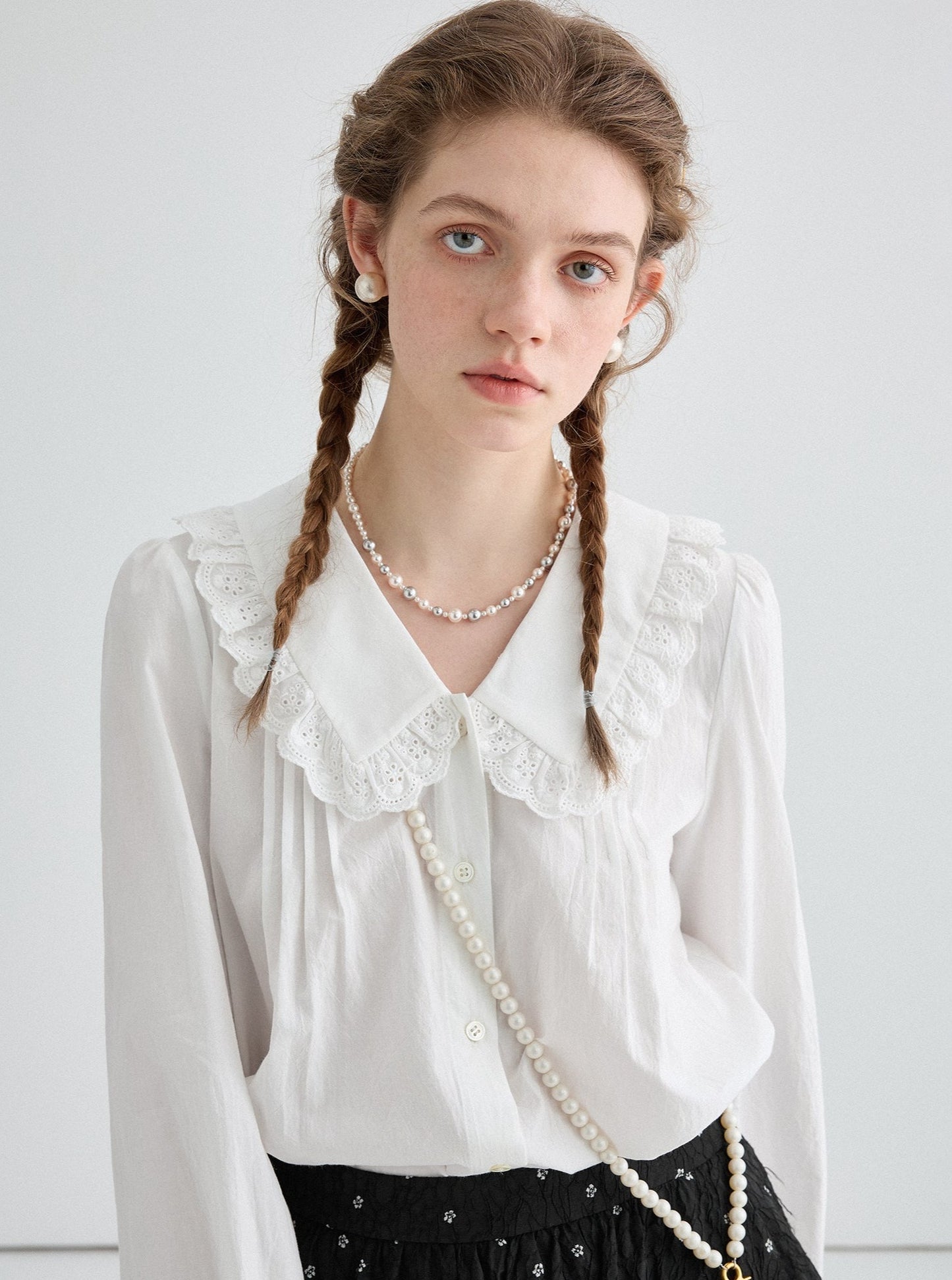 Age-Reducing Lace Doll Collar Shirt
