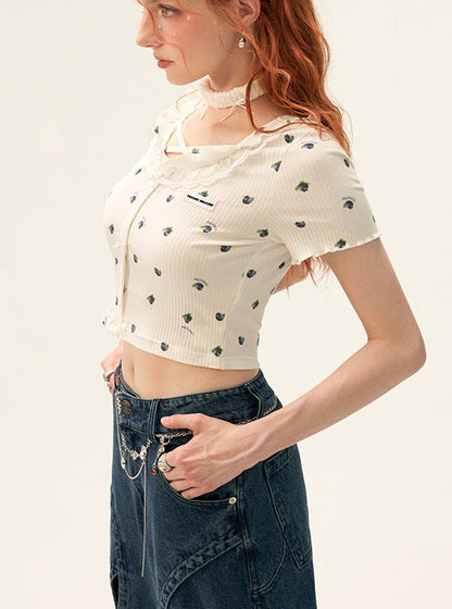 Straps show skinny white short T-shirt