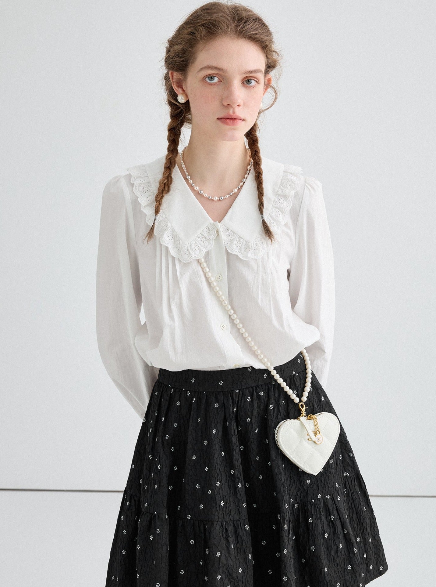 Age-Reducing Lace Doll Collar Shirt