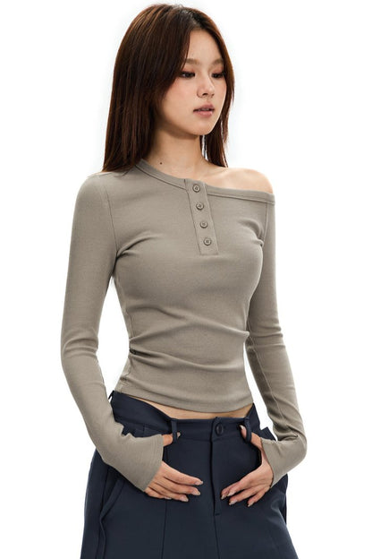 Buttoned Off-Shoulder Slim T-Shirt