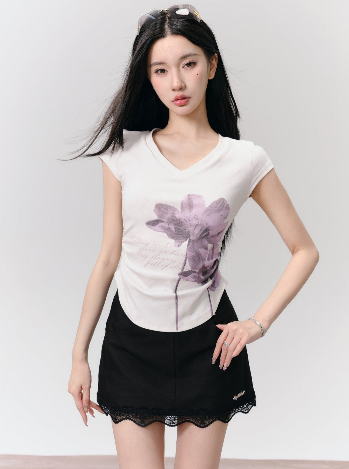 [Spot] fragile store - Floral Lily print V-Ausschnitt trim top geraffte slim T-Shirt mit kurzen Ärmeln