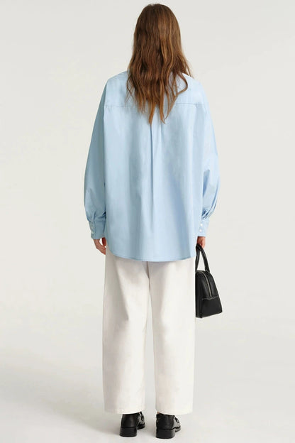 DESIGNER PLUS: FRENCH BLUE LONG-SLEEVED SHIRT FOR PRE-FALL FASHION, WORN OVER AND UNDERNEATH, WITH A COTTON SHIRT SILHOUETTE