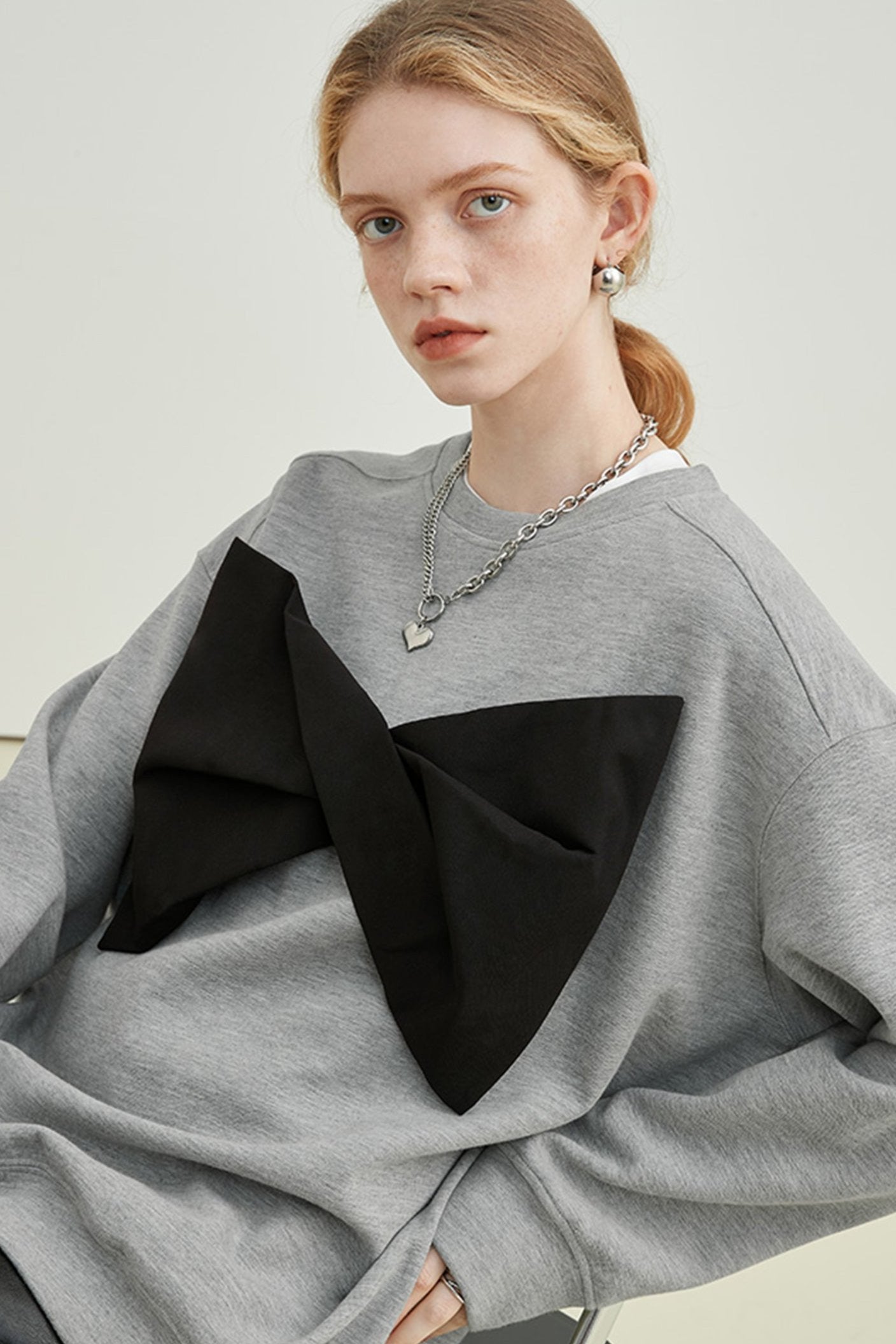 Gray Crew Neck Bow Sweatshirt