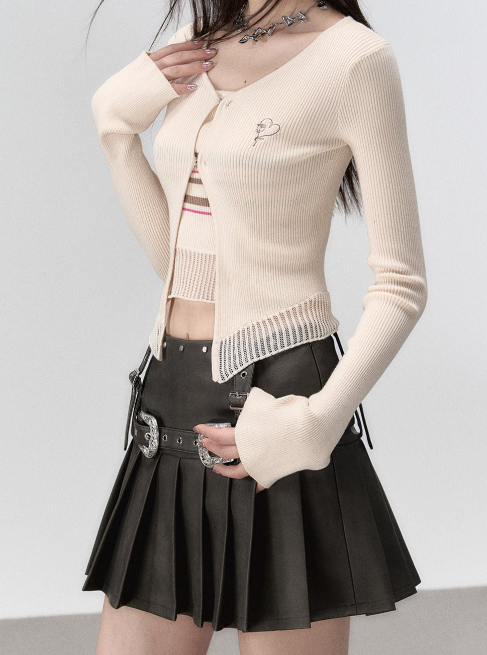 leather metal belt pleated skirt