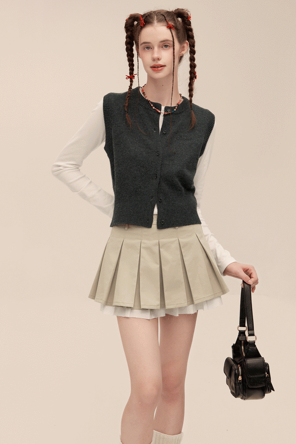 Embroidery Round Neck Sleevels Knit Vest