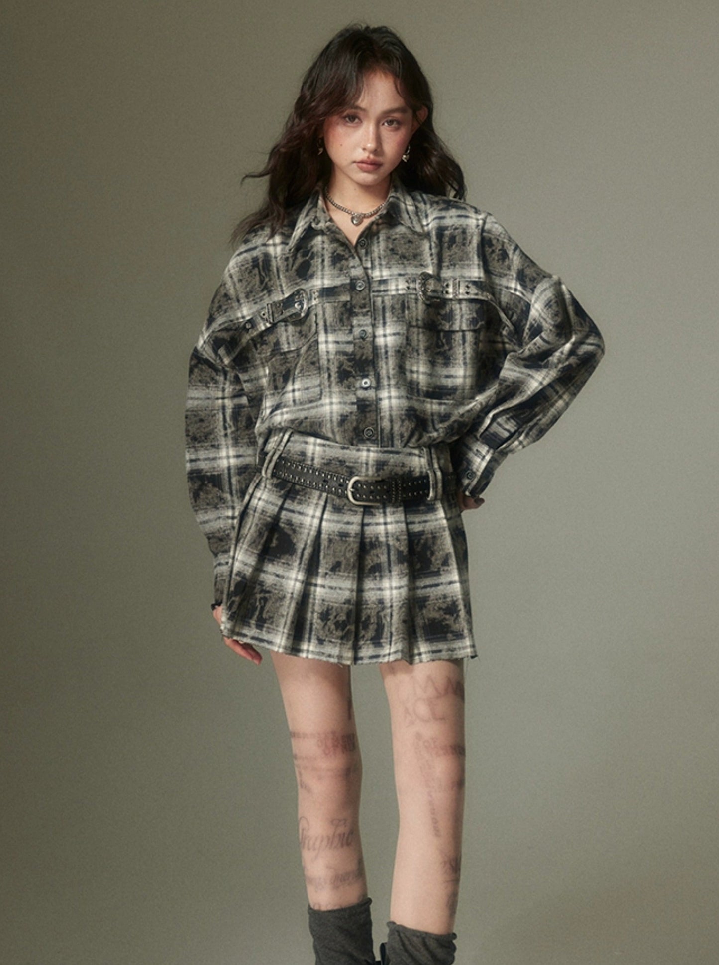 Contrast plaid shirt and pleated short skirt set