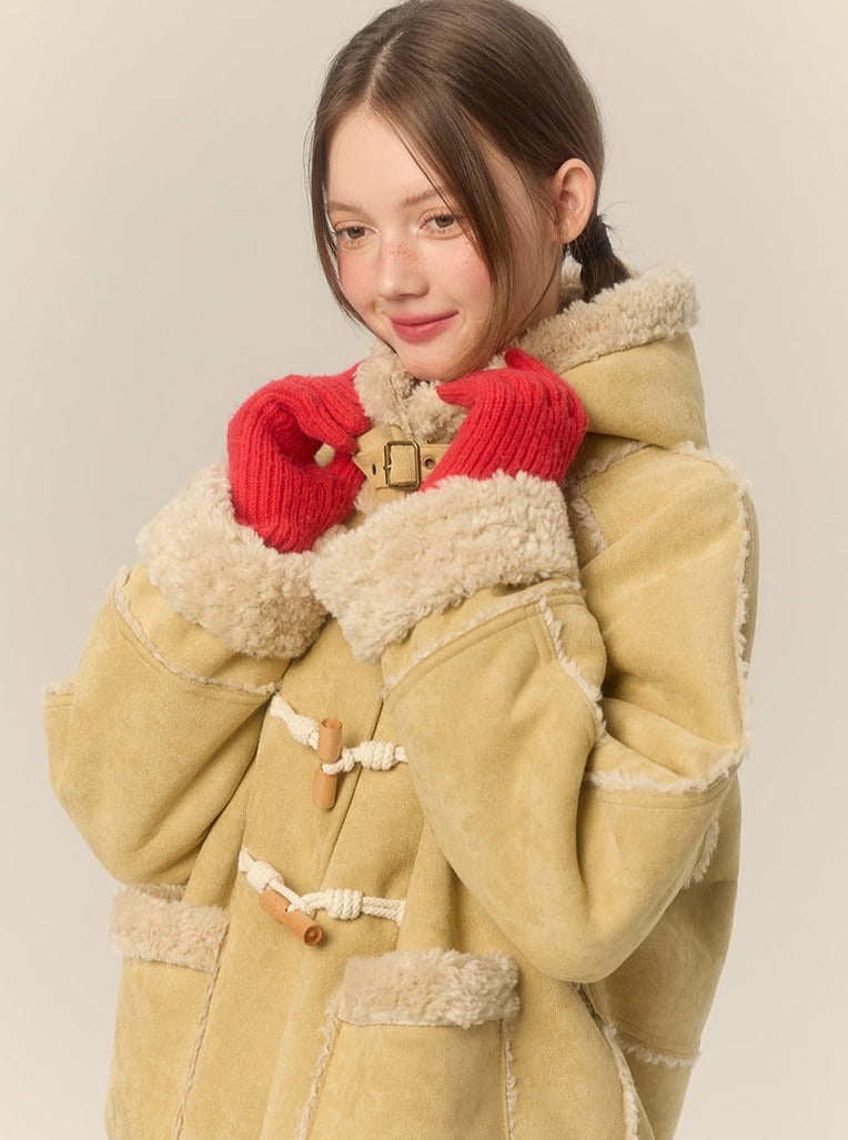 One-piece keyhole lamswool jacket