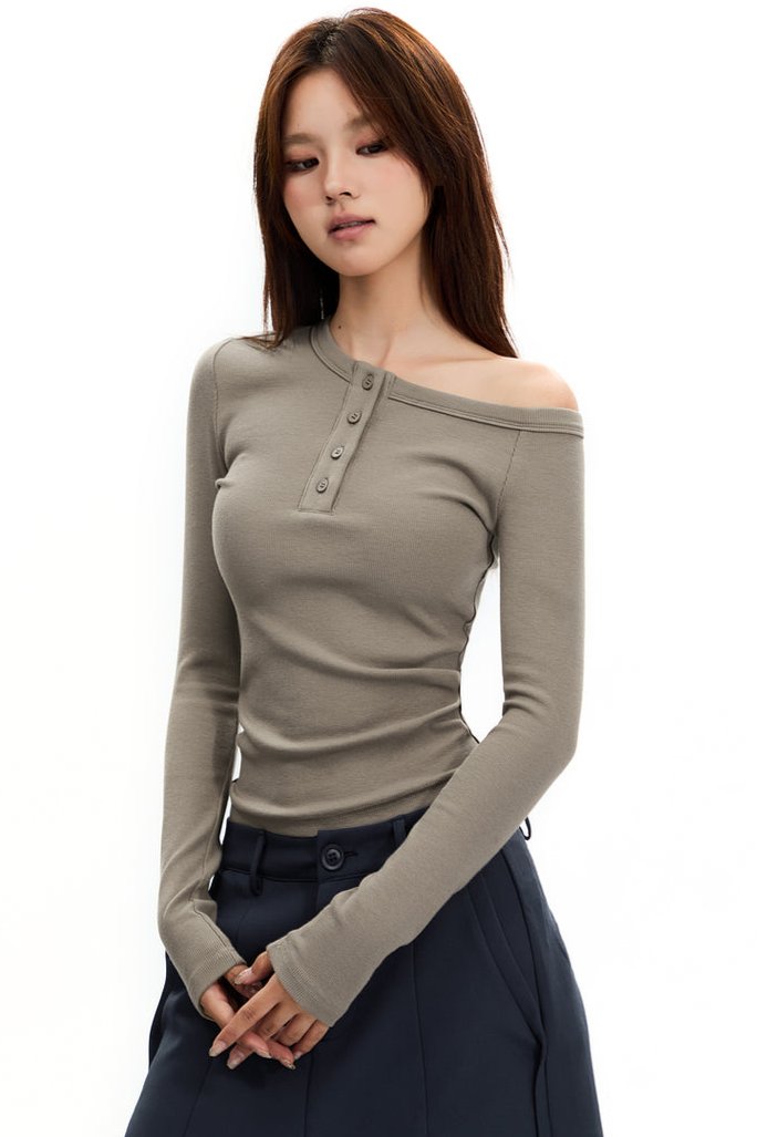 Buttoned Off-Shoulder Slim T-Shirt