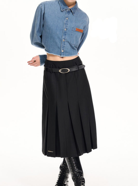 High-waisted pleated skirt