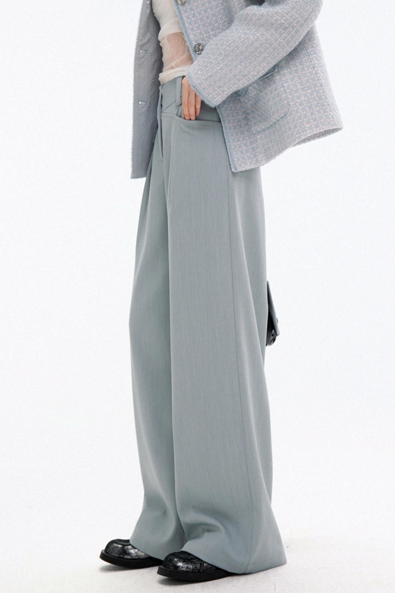 Relaxed Silhouette Mid-Rise Pants