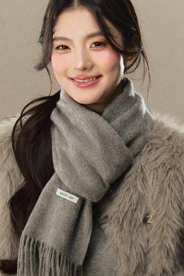 Warmer hochwertiger Wollquastenschal 