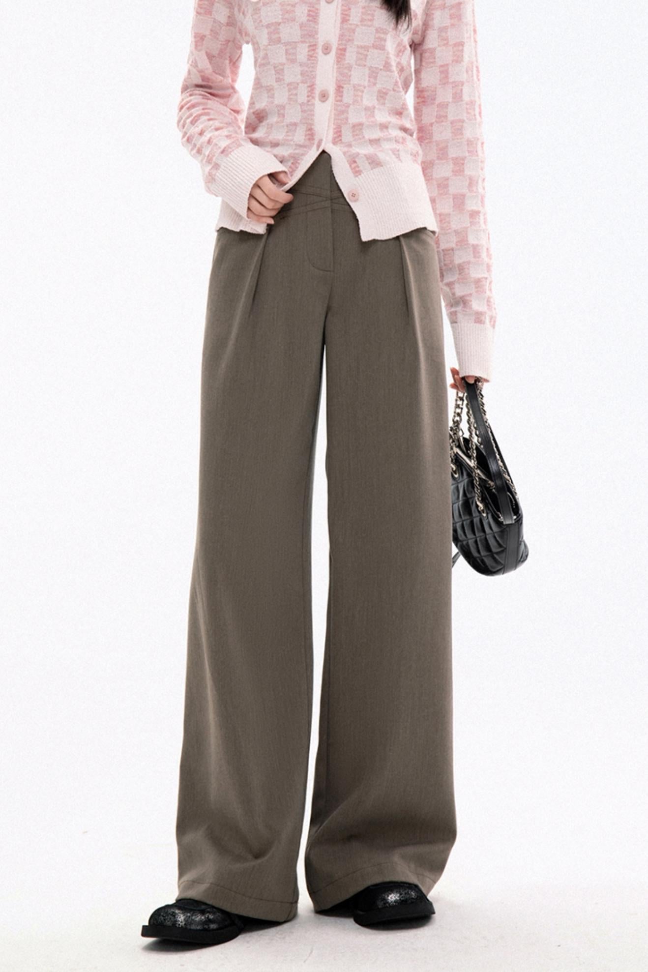 Relaxed Silhouette Mid-Rise Pants