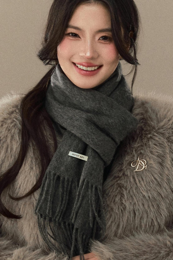 Warmer hochwertiger Wollquastenschal 