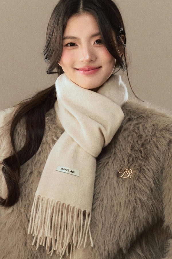 Warmer hochwertiger Wollquastenschal 