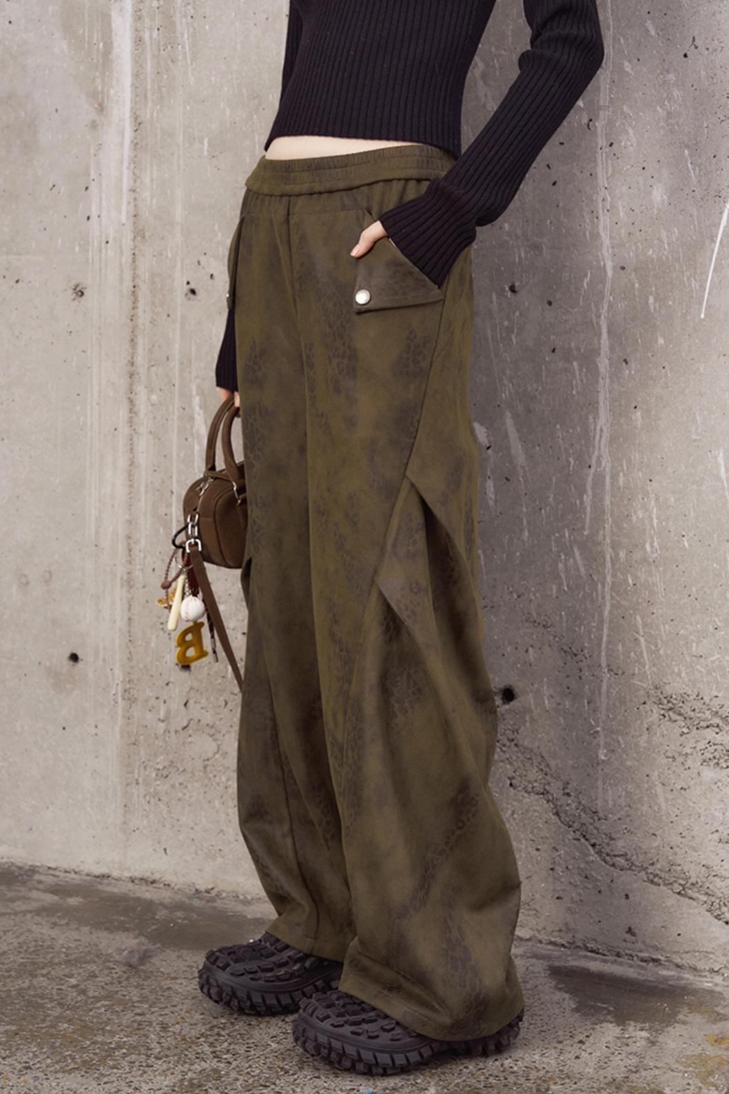 Pleated Panel Loose Fit Pants