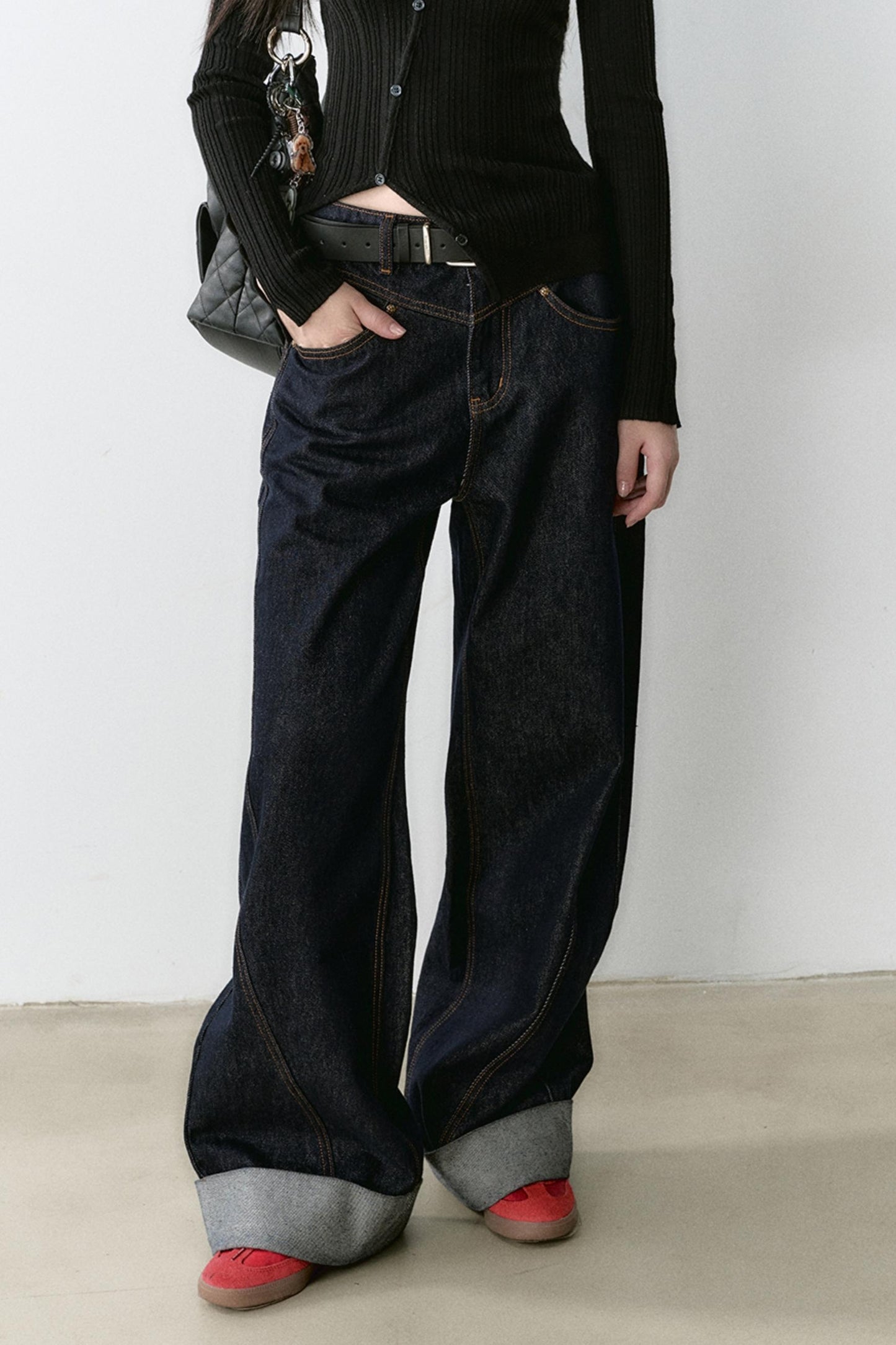 Base Shirt & Loose Cuffed Jeans Set-Up