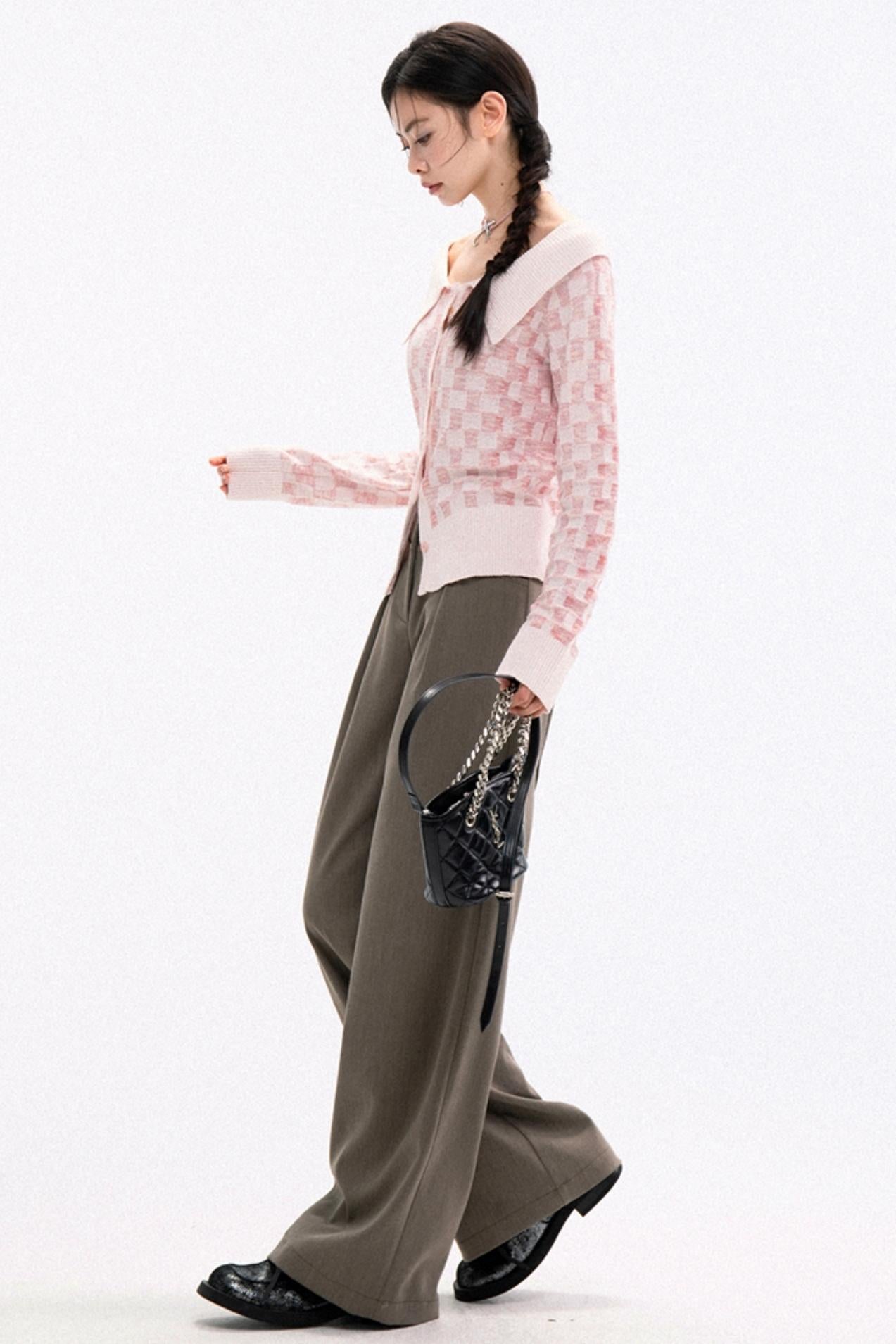 Relaxed Silhouette Mid-Rise Pants