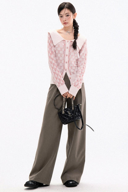 Relaxed Silhouette Mid-Rise Pants