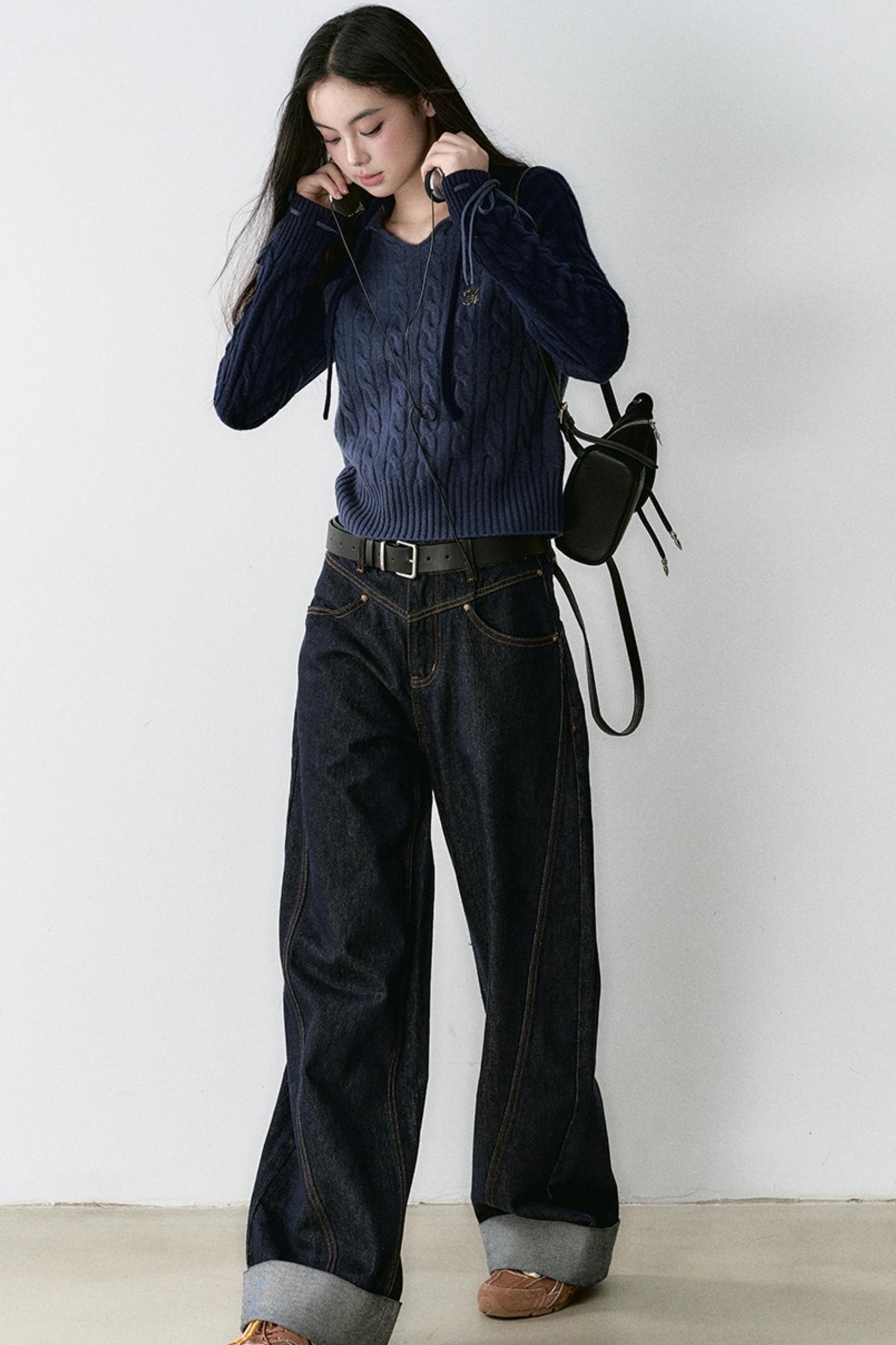 Base Shirt & Loose Cuffed Jeans Set-Up