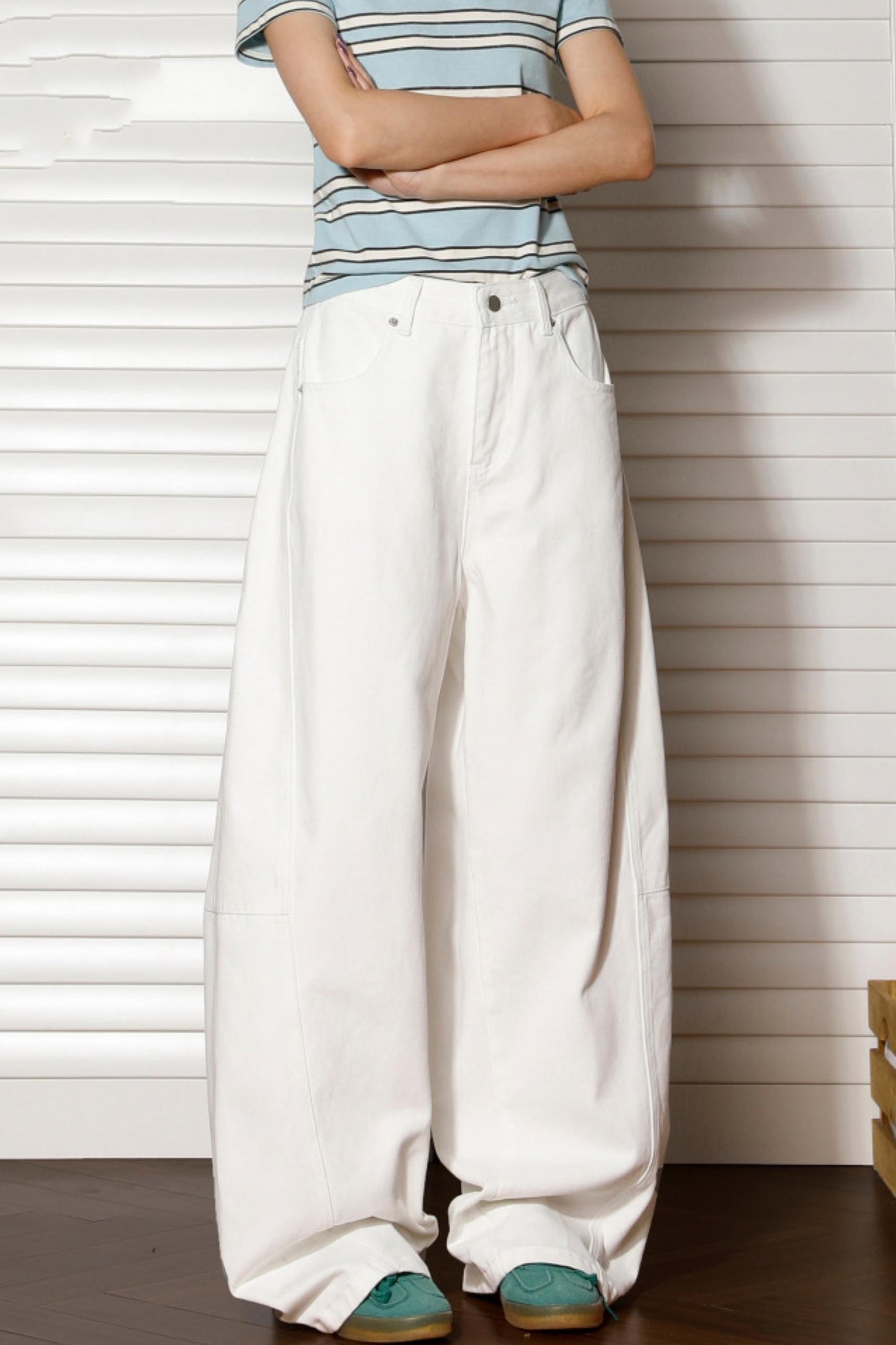 Retro High-Waisted Wide-Leg Jeans