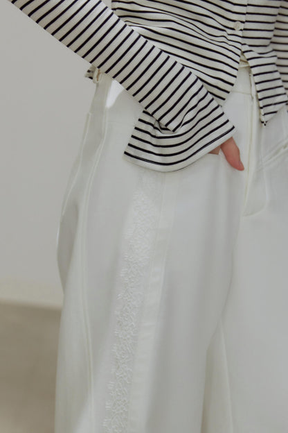 Slimming Silhouette Pants