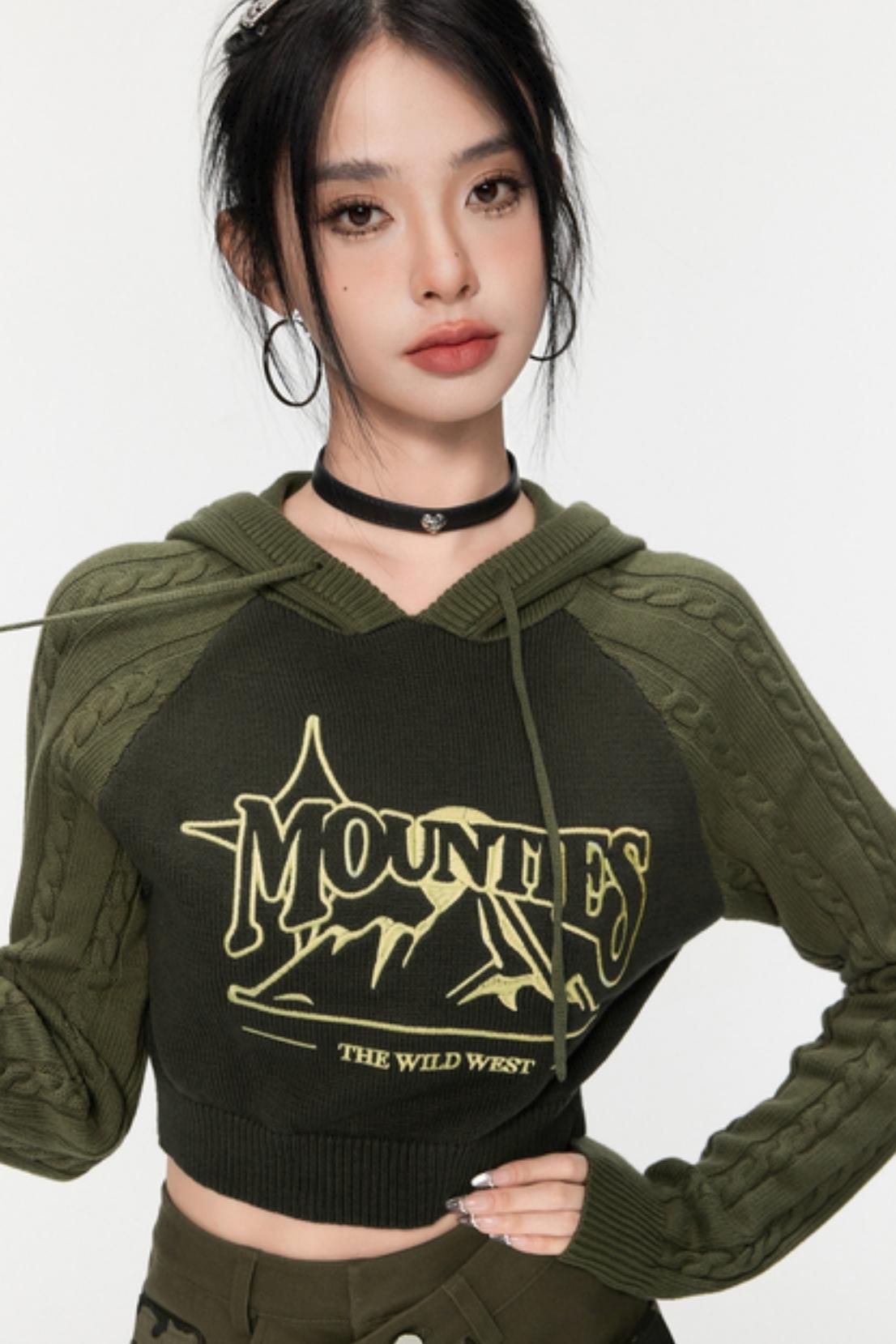 Contrasting Cropped Sweater