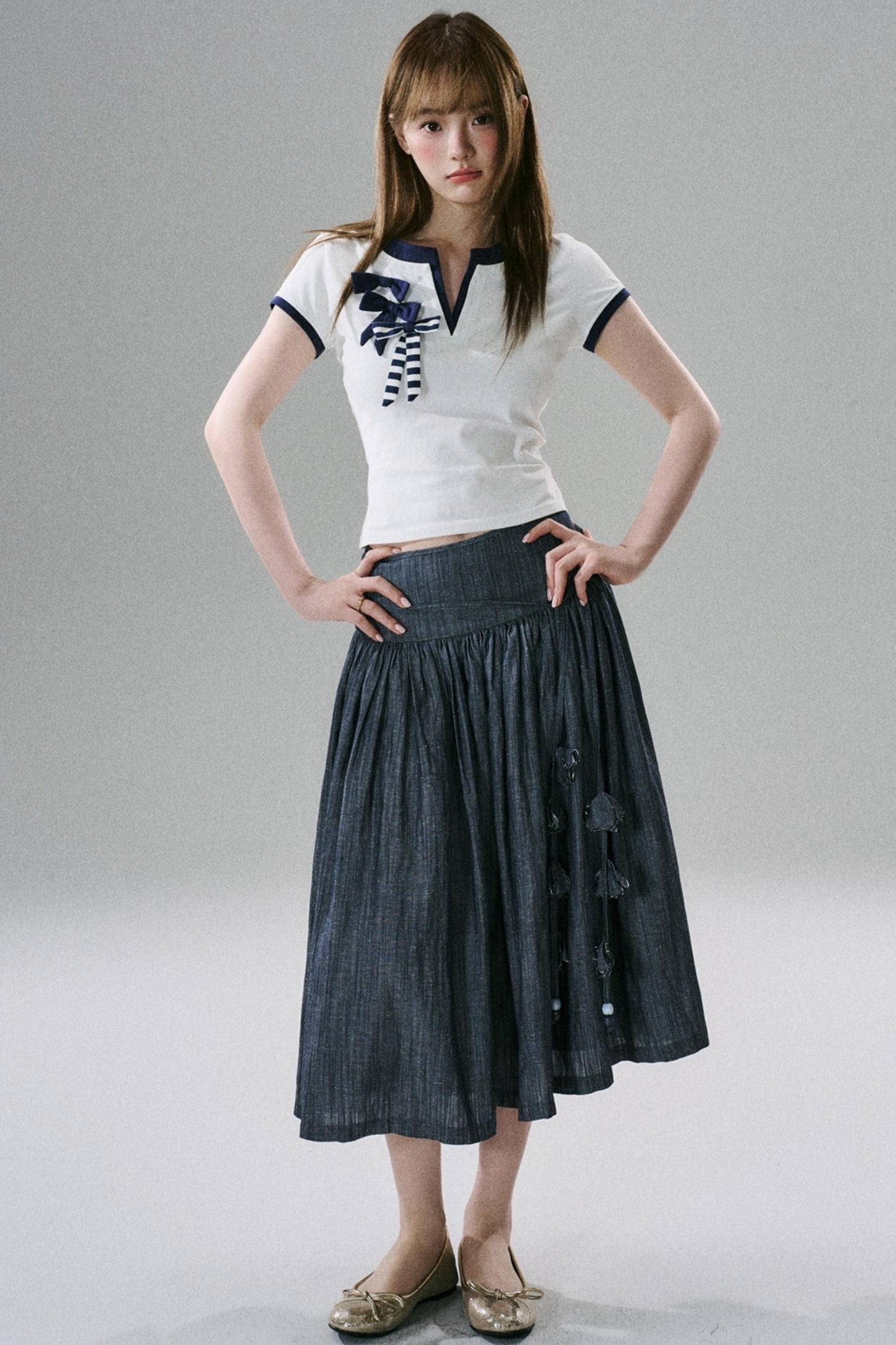 Multi-Bow V-Neck Slim T-Shirt