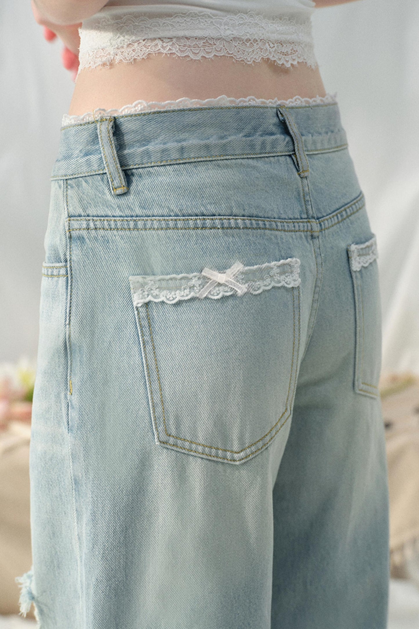 Chic Light Blue Wide-Leg Jeans