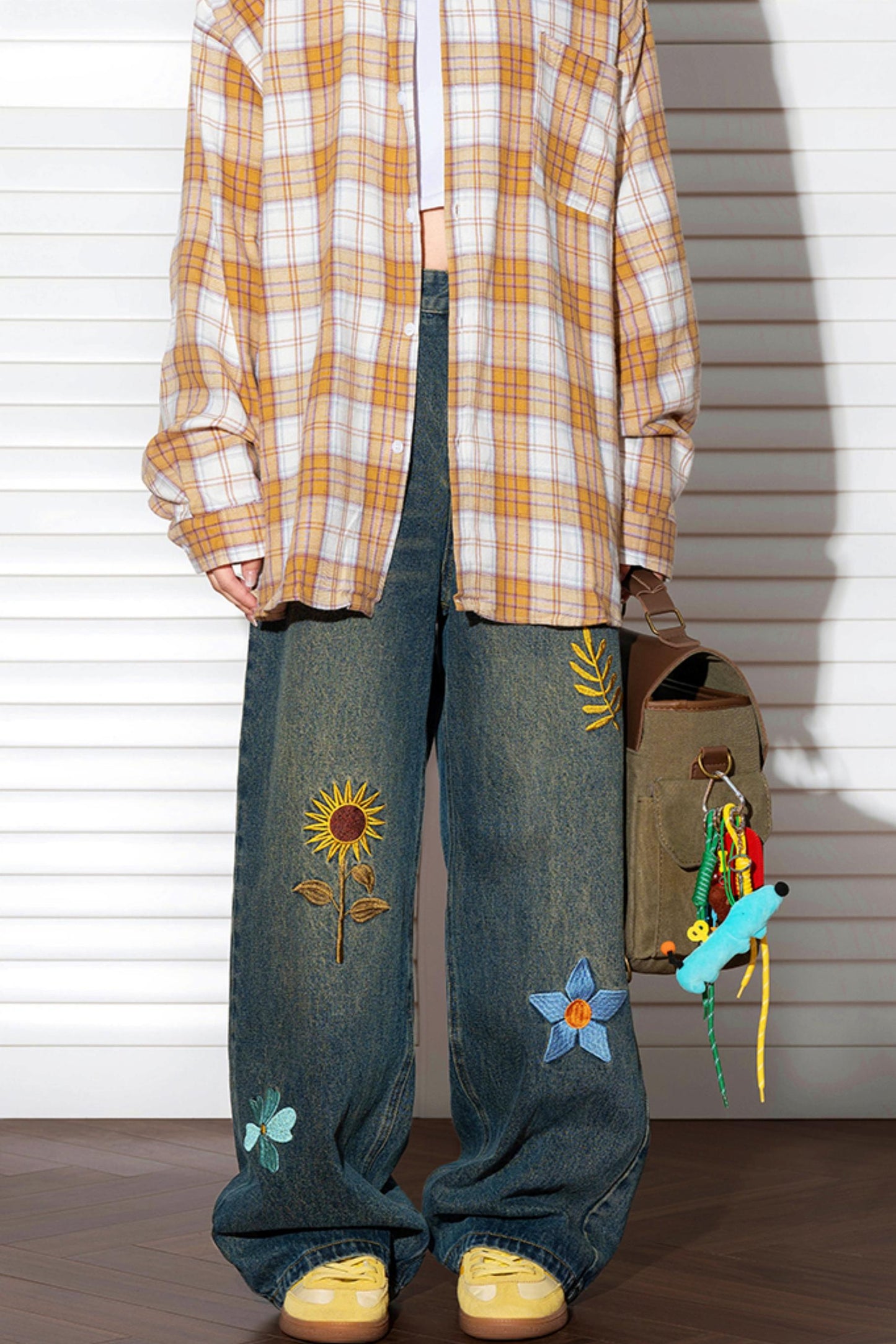 Retro Sunflower Embroidered Wide-Leg Jeans