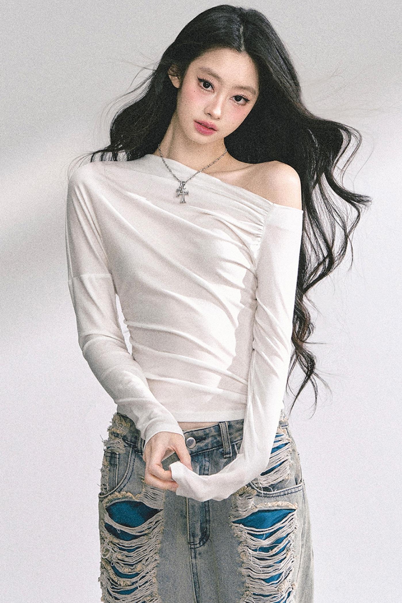 Straight Shoulder Long Sleeve T-Shirt