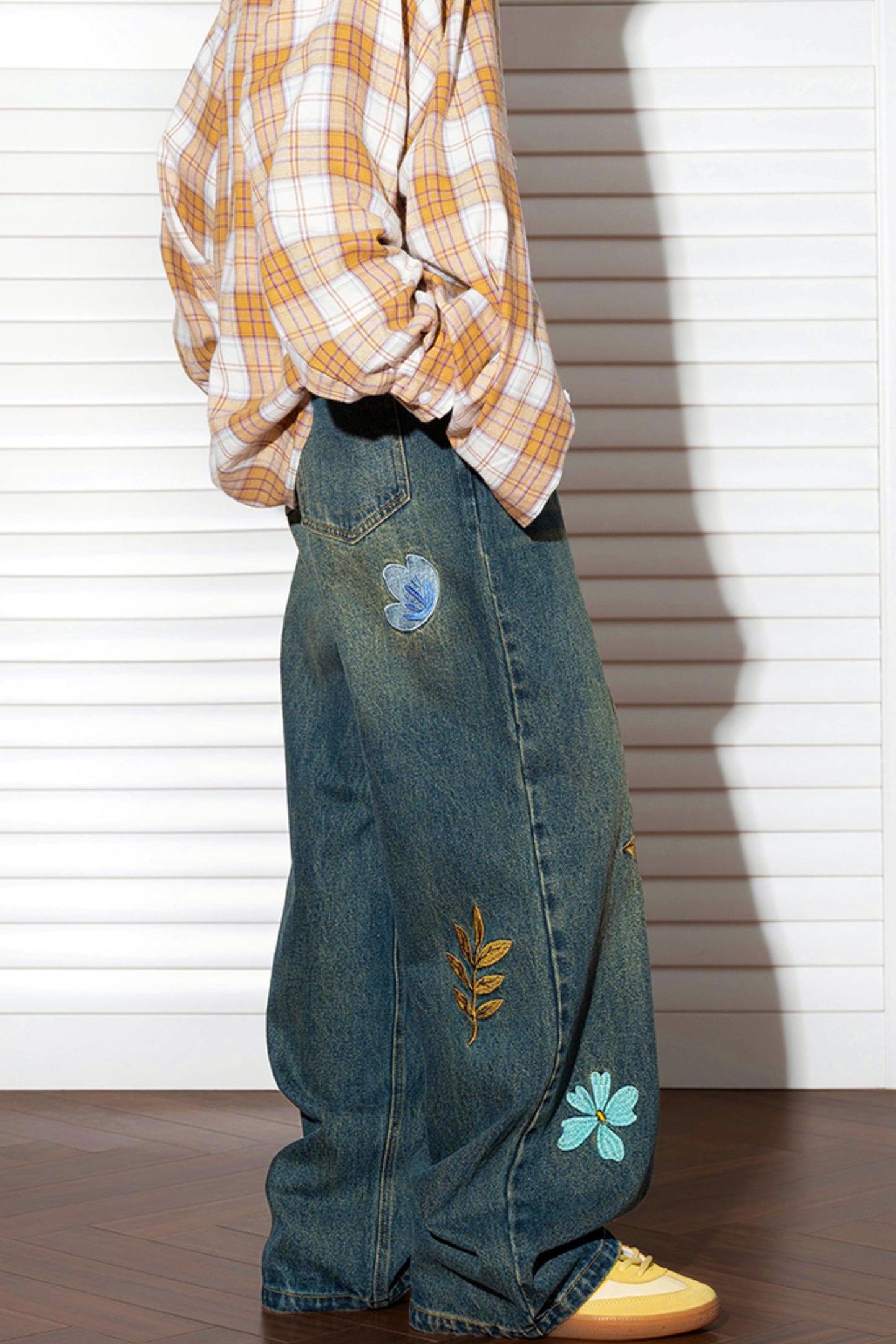 Retro Sunflower Embroidered Wide-Leg Jeans