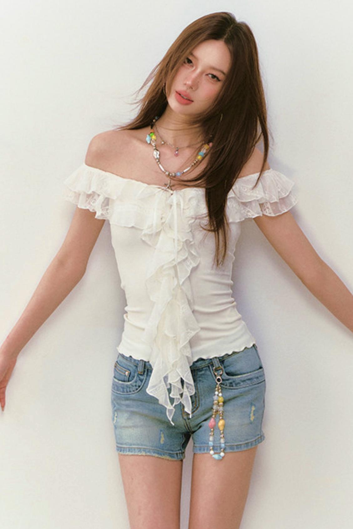 Multi-Layered Lace Ribbon T-Shirt