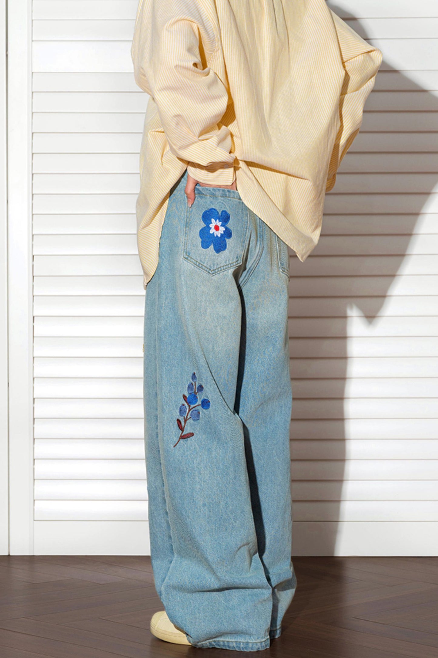 Retro Sunflower Embroidered Wide-Leg Jeans