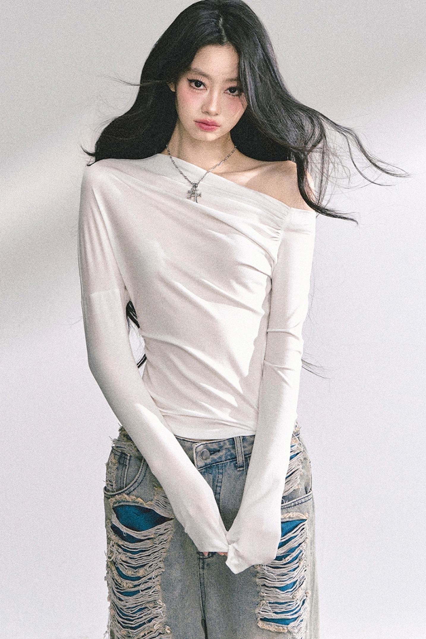 Straight Shoulder Long Sleeve T-Shirt