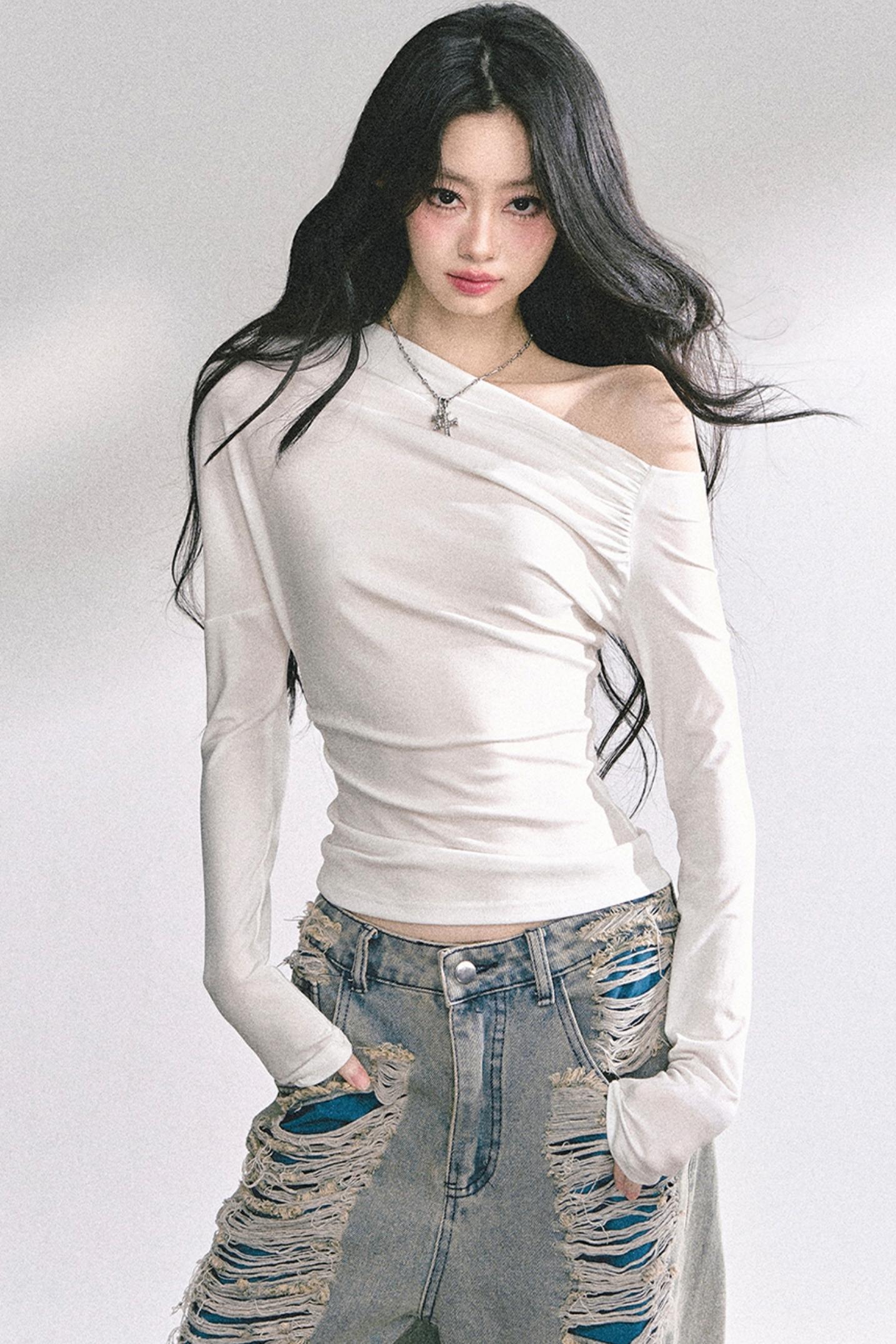 Straight Shoulder Long Sleeve T-Shirt