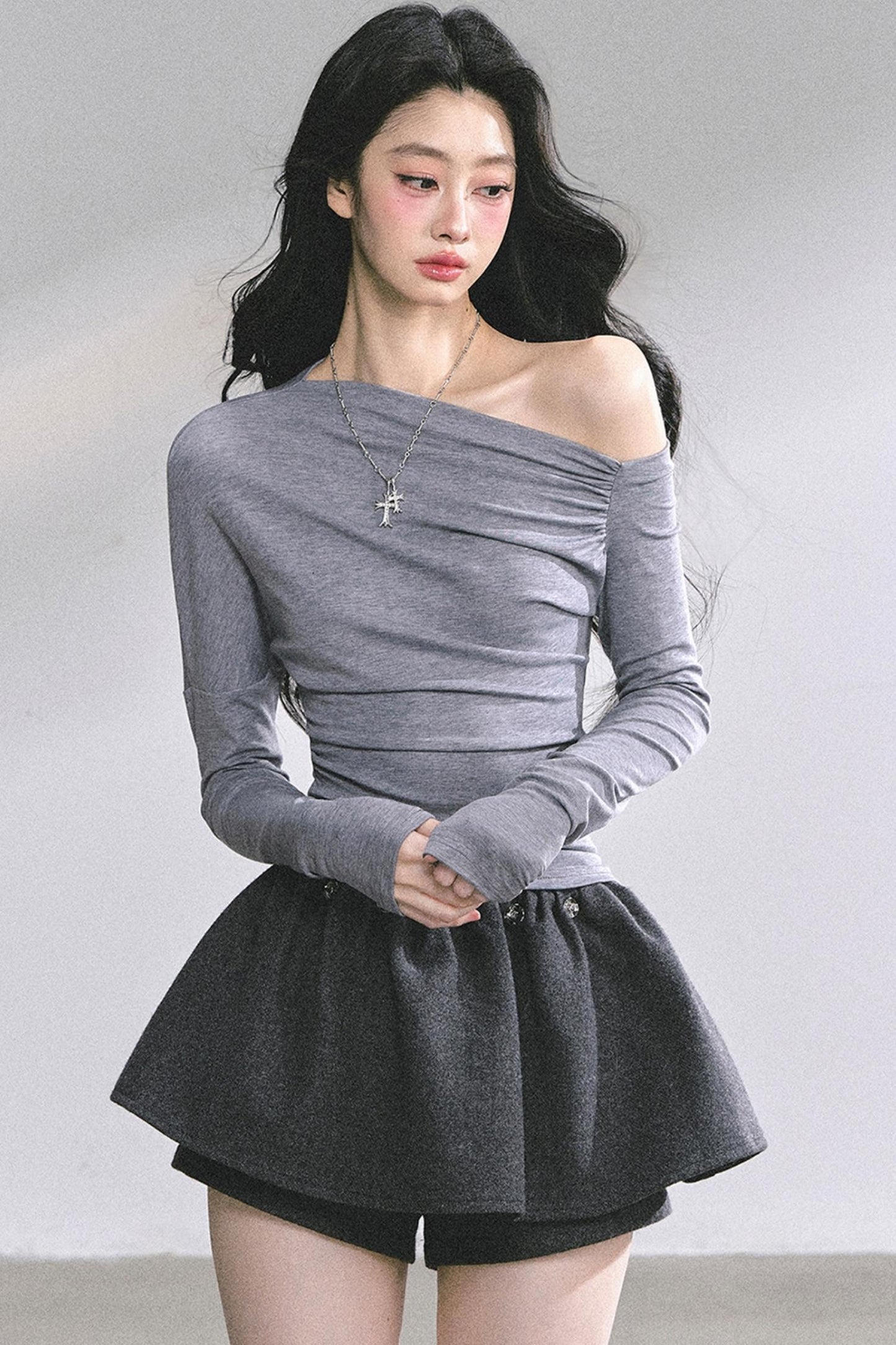 Straight Shoulder Long Sleeve T-Shirt