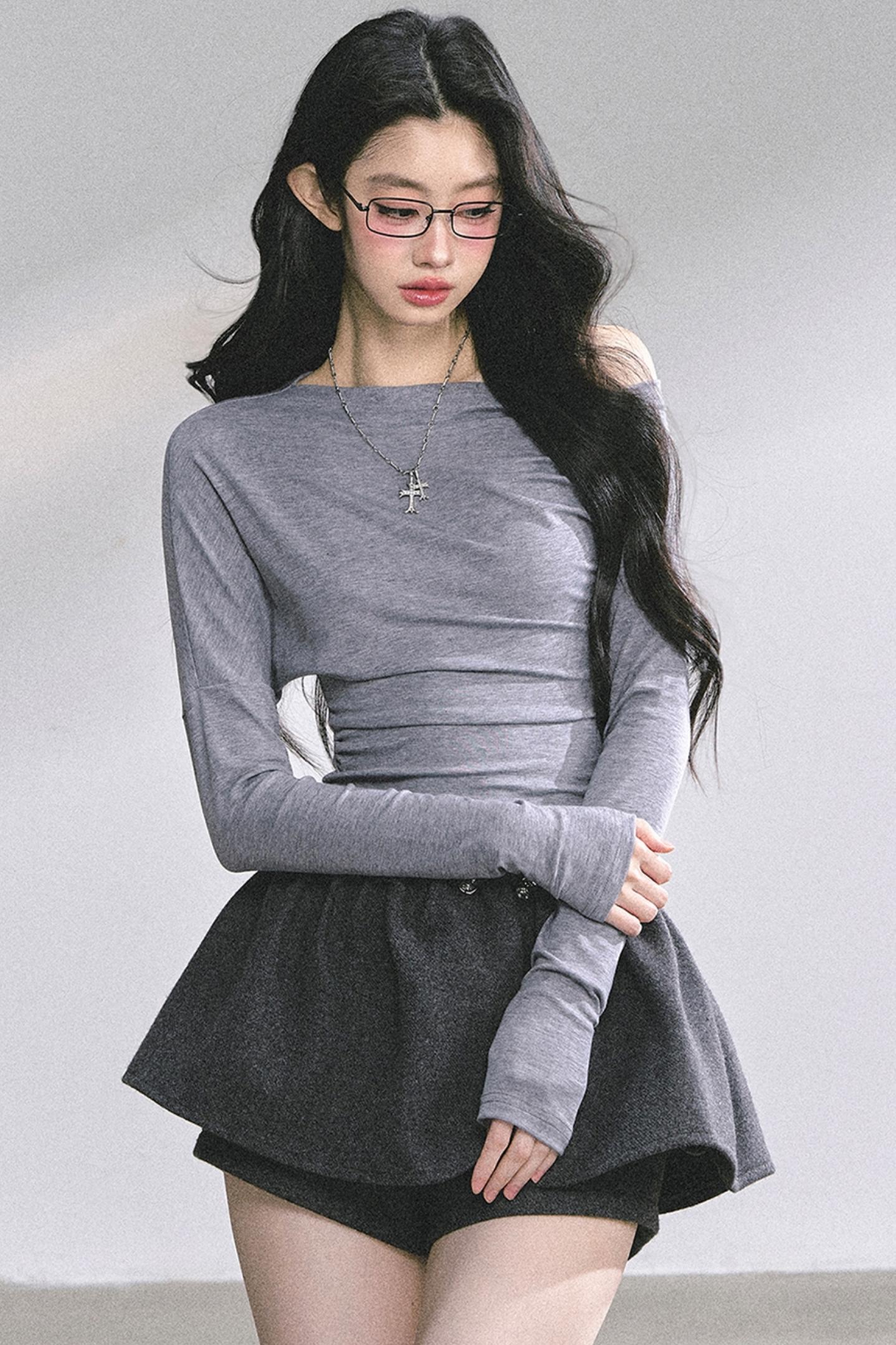 Straight Shoulder Long Sleeve T-Shirt