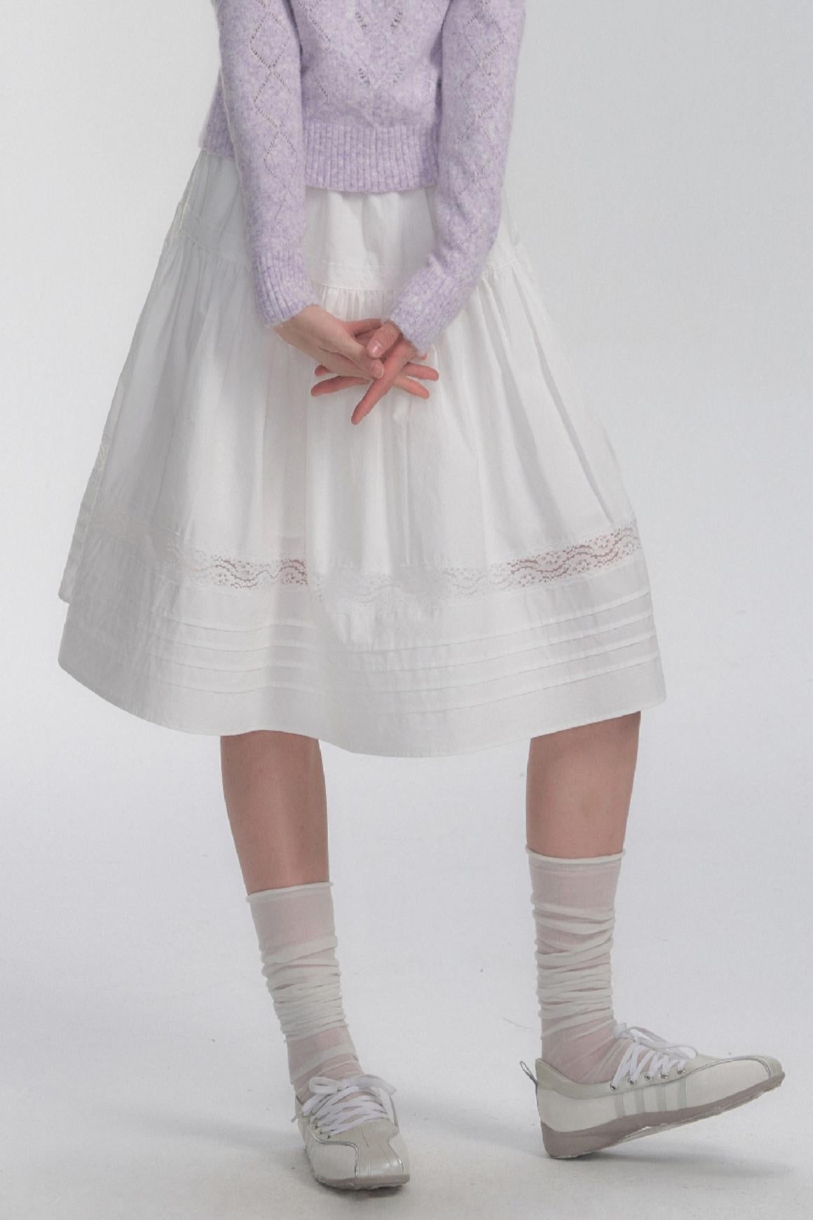 Mittellanger Spitzenrock 