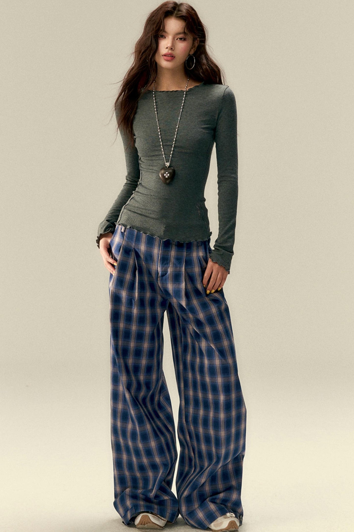 Versatile Wave-Edge Layered Base Top Set-Up