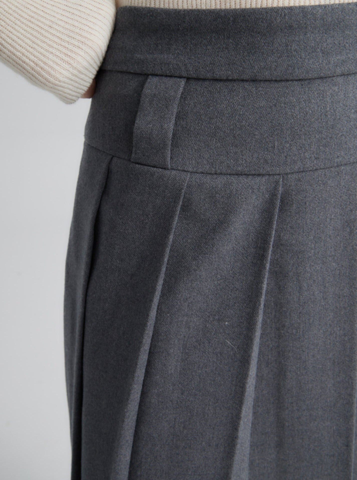 high-waisted pleated skirt