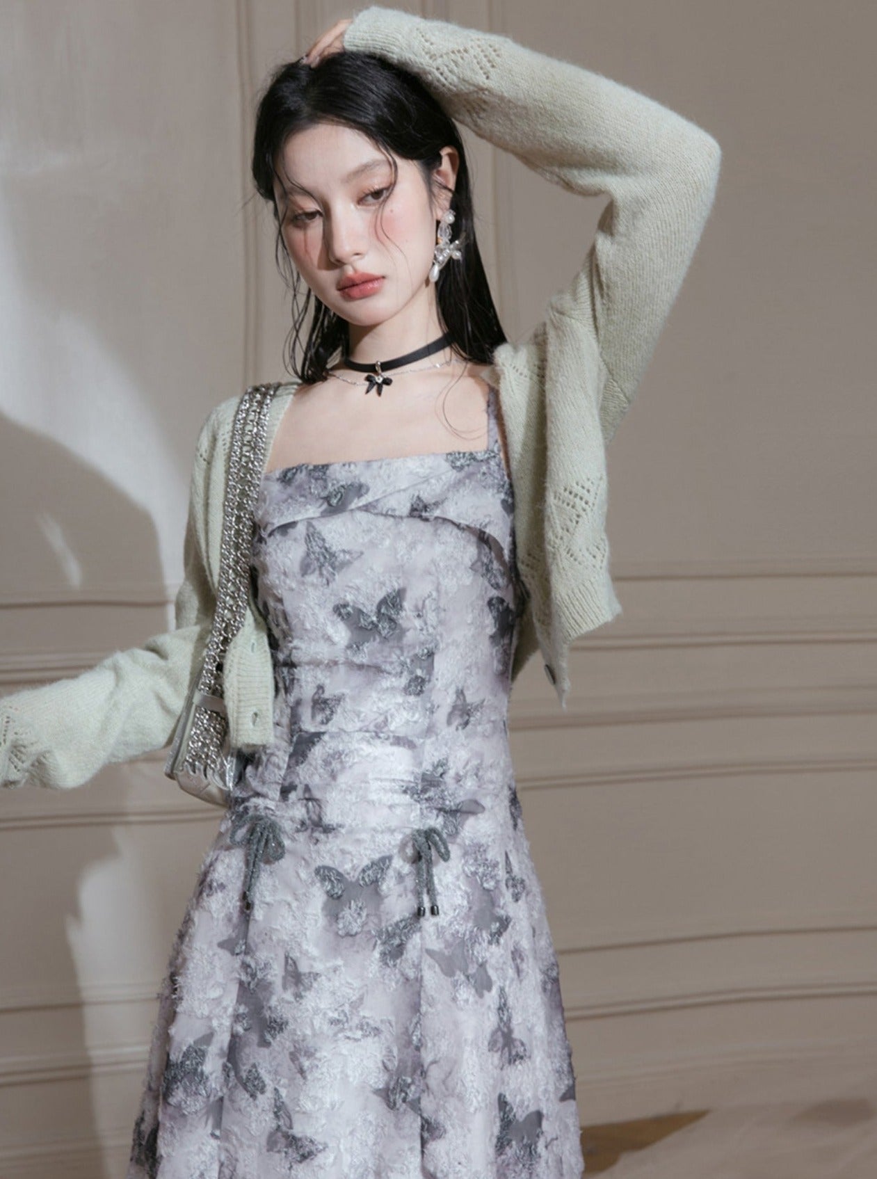 Schmetterling Graues bedrucktes unregelmäßiges Slip-Kleid