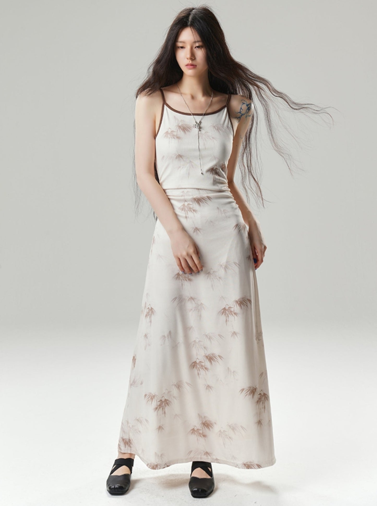 Ghost Girl, neue chinesische Damenmode, 2024 Sommerkleid, Temperament, Strapskleid, schöne Strandmode, Atmosphäre