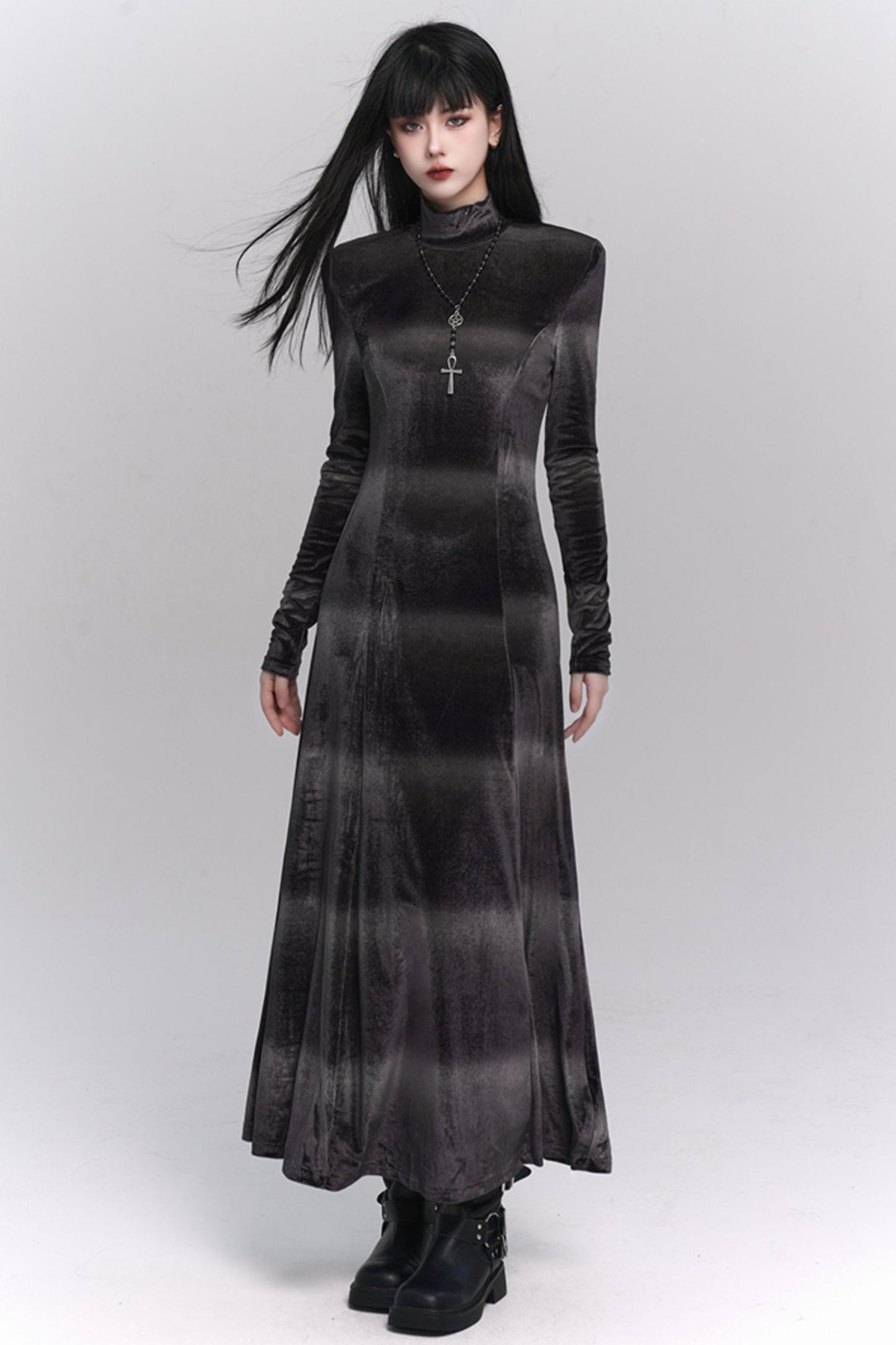 The ghost girl is cold and unique, and the high-end skirt is worn in the autumn and winter gray velvet dress