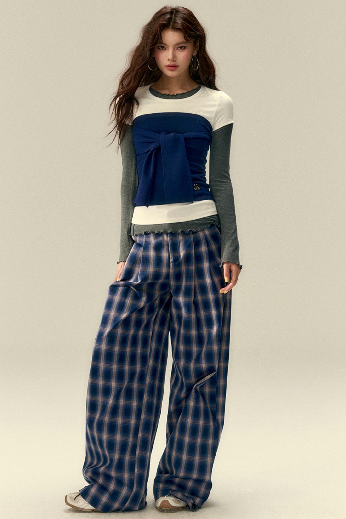 Versatile Wave-Edge Layered Base Top Set-Up