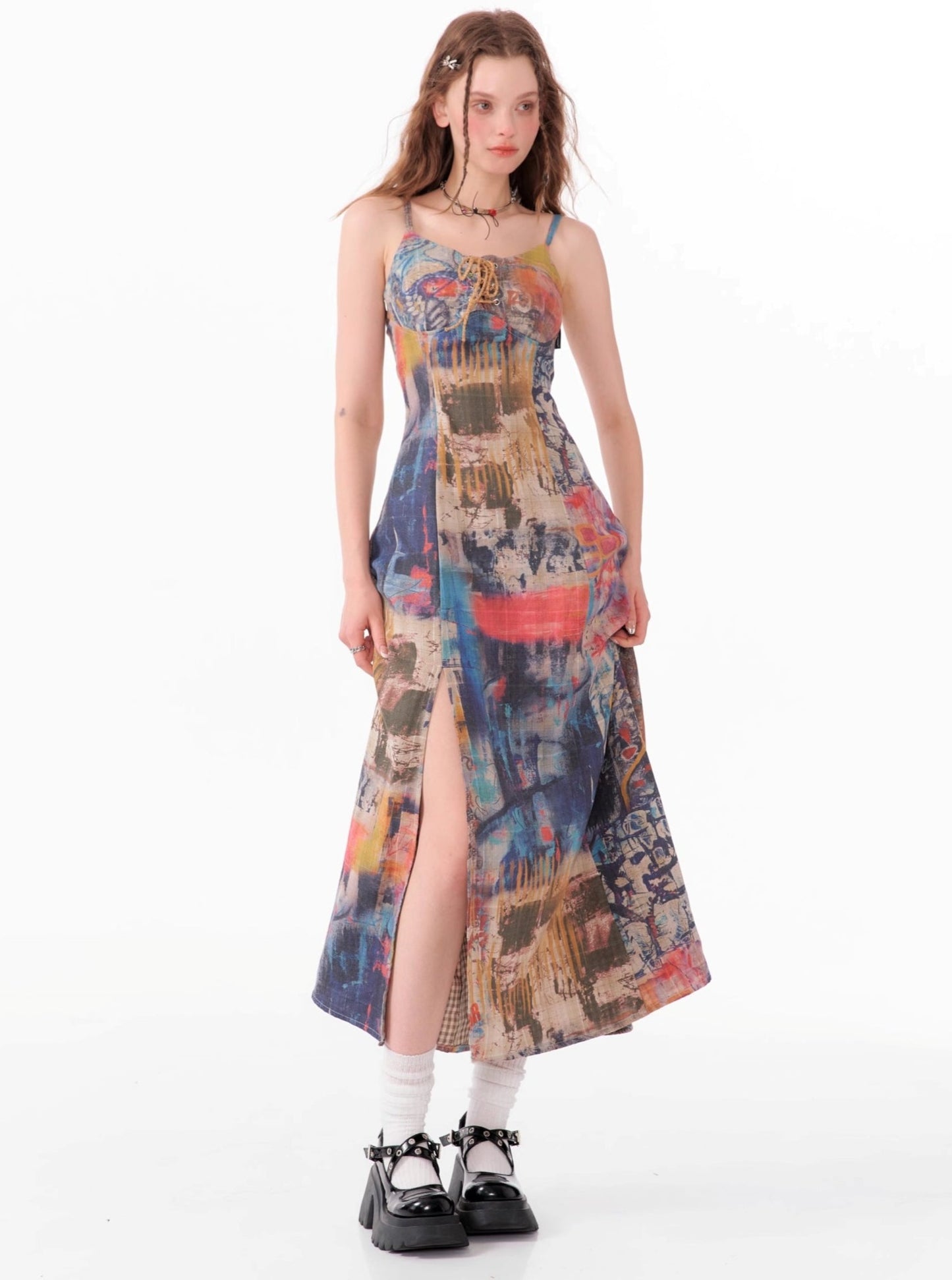 Langes Slip-Kleid mit Graffiti-Druck