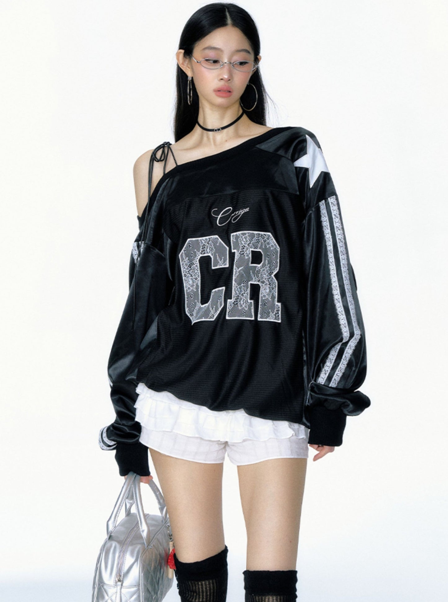 [Curriges Juli 9 New Arrivals] Vintage schräge Schulter schwere Stickerei Logo Spitze Jersey Sweatshirt