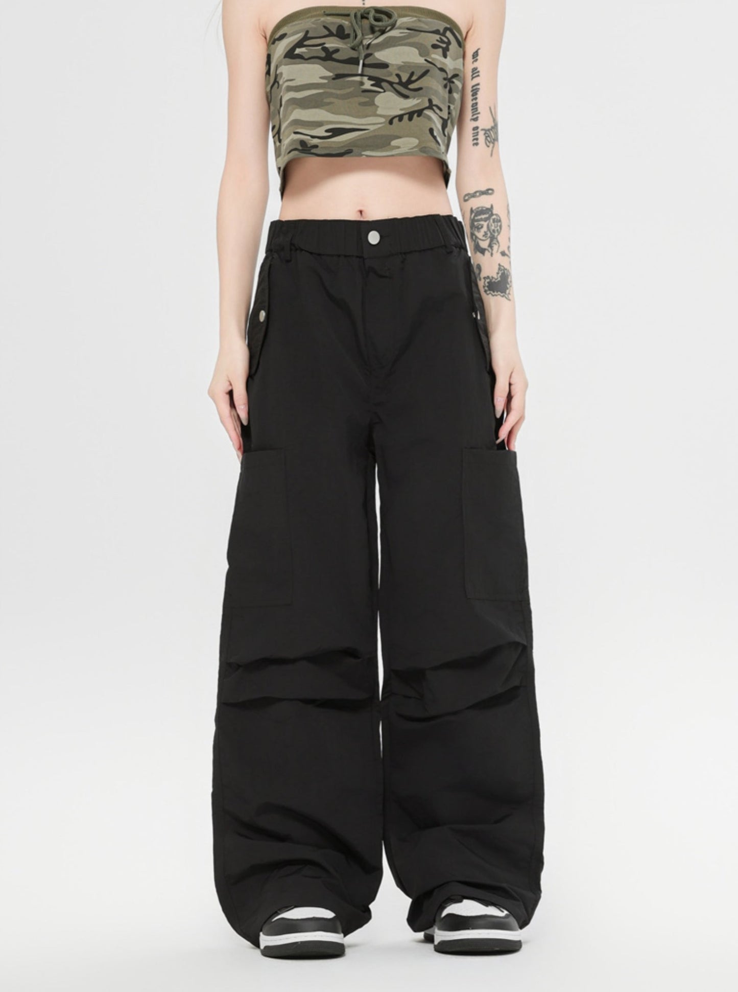 Wide-Leg Multi-Pocket Cargo Pants