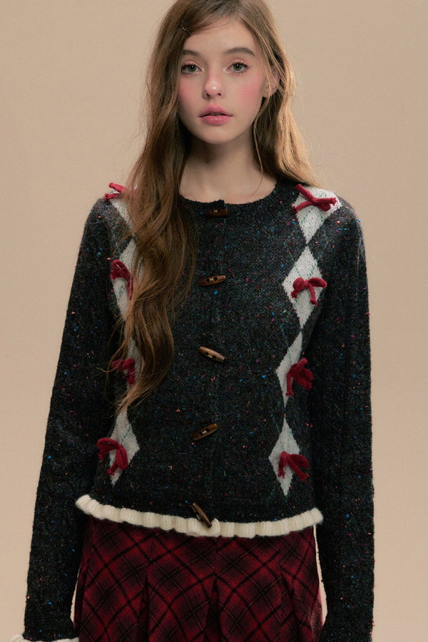 Dunkelgrauer rhombischer Hornknopf-Pullover 