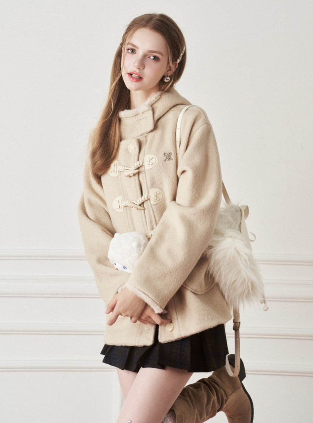 Woolen rough-edged horn-buttoned coat